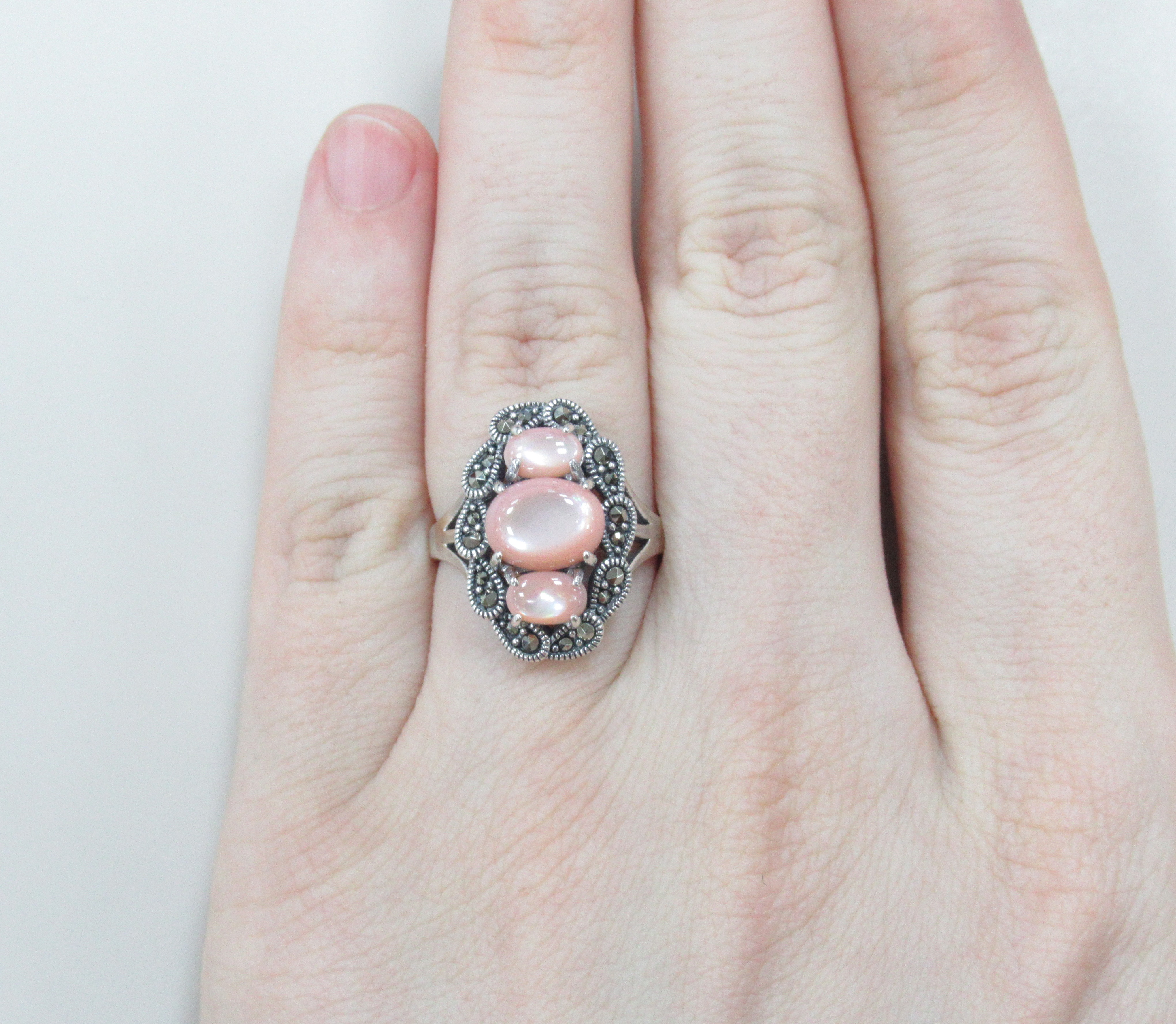 Серебряное кольцо с перламутром